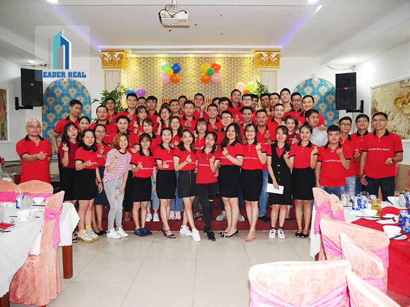 Leader Real tổ chức sinh nhật nhân viên tháng 12 và lễ Giáng Sinh